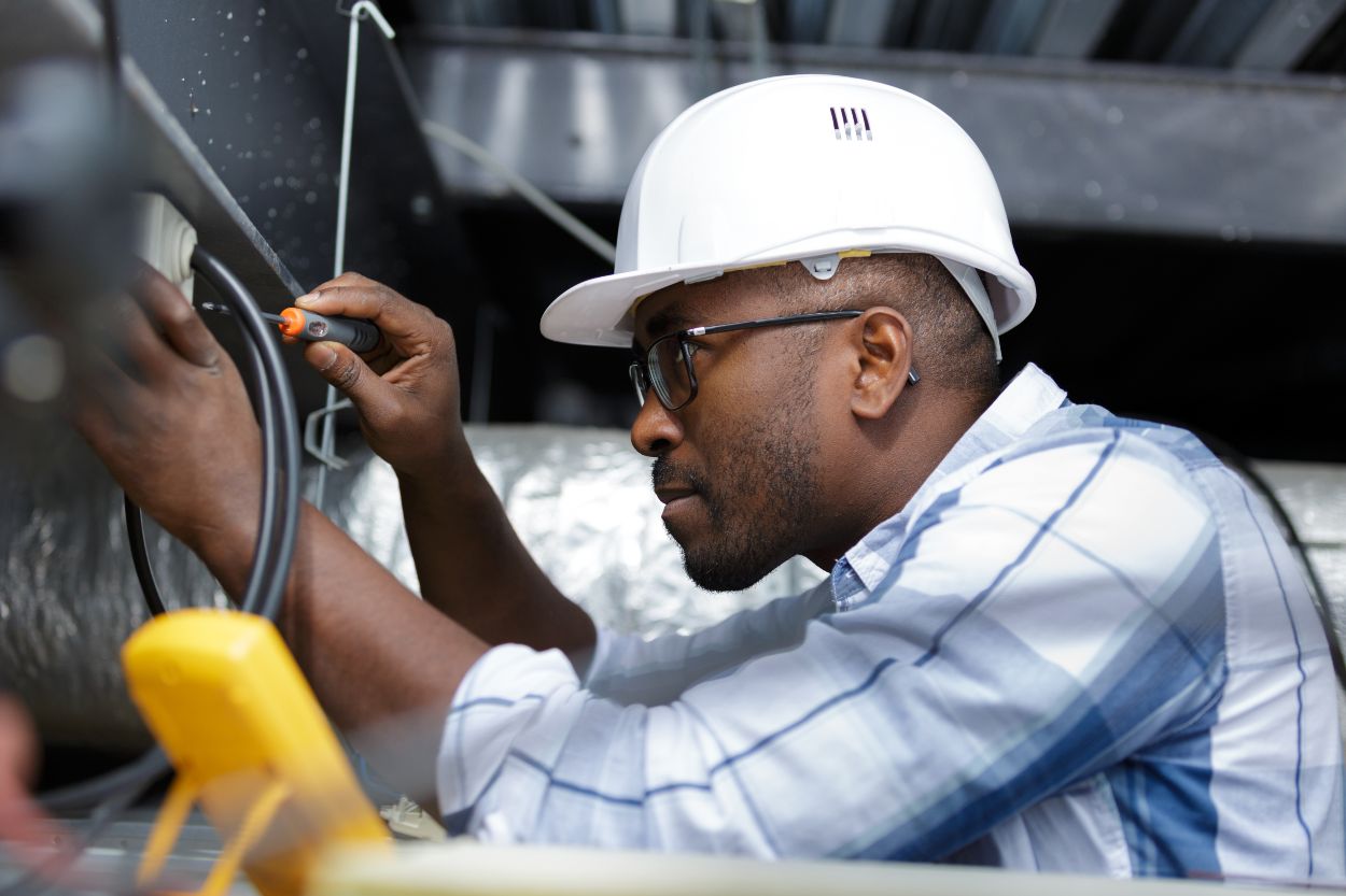 PT Electrician technician at work